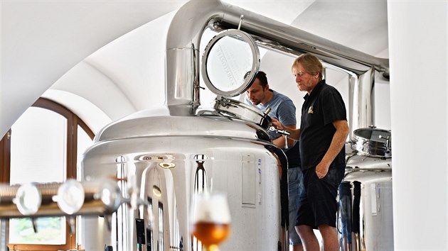 V klášteře Porta Coeli v Předklášteří na Tišnovsku minulý pátek po 77 letech obnovili výrobu piva. Letos chtějí vyrobit 500 hektolitrů, za dva roky chtějí být na šestinásobku.