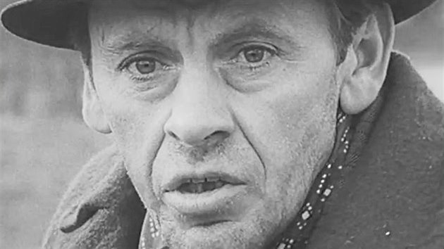 Ľudovít Kroner (bratr herce Jozefa Kronera) coby sedlák Chladil, smutný hrdina ceněného černobílého snímku z roku 1969.