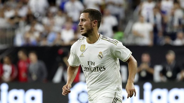 Eden Hazard pi premie v dresu Realu Madrid.