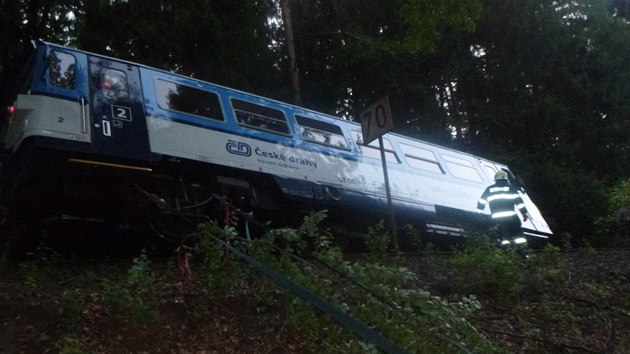 Na trati mezi Novou Pakou a Lznmi Blohrad na Jinsku vykolejil vlak (24.7.2019).