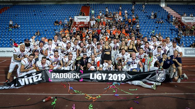 Hri americkho fotbalu z Prague Lions slav domc titul.