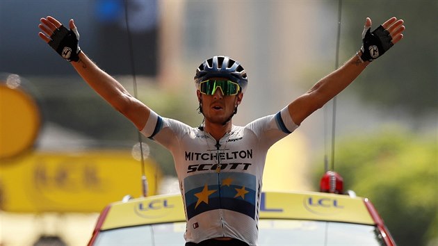 Italsk cyklista Matteo Trentin slav triumf v 17. etap Tour de France.