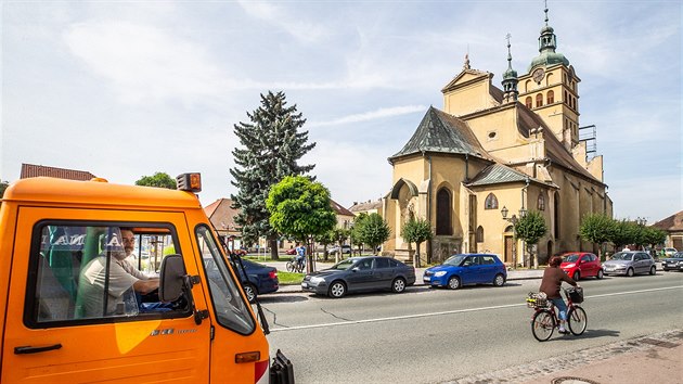 Obchodnci na Klicperov nmst v Chlumci nad Cidlinou maj strach, e jim oprava prtahu ubere zkaznky (22. 7. 2019).