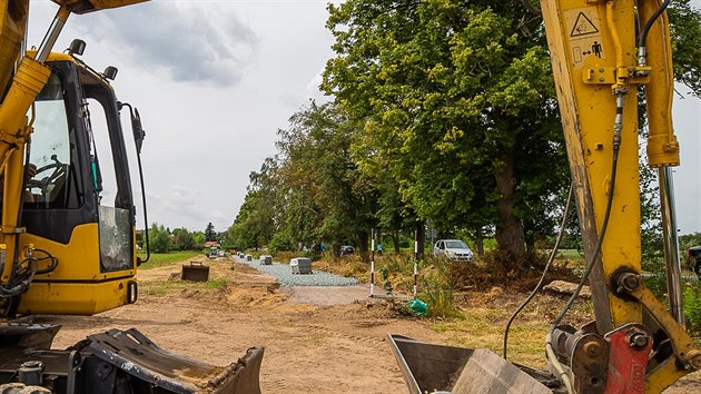 Cyklostezka do hradeck mstn sti Piletice u roste, rozbh se jej pokraovn do Ruseka (22. 7. 2019).