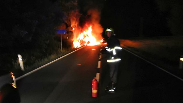 Tragick nehoda, pi n uhoel ptadvacetilet spolujezdec, se stala v obci Sytno na Tachovsku.