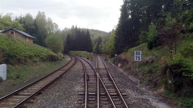 Rozdvojení tratí u stanice Jedlová. Vlevo trať do České Lípy, vpravo do Děčína