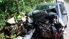 U Bílé Hory se čelně střela dvě auta (20. července 2019).