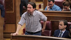Lídr strany Unidas Podemos (Spolen meme) Pablo Iglesias bhem debaty o...