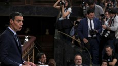 panlský doasný premiér Pedro Sánchez se snaí v parlamentu pesvdit...