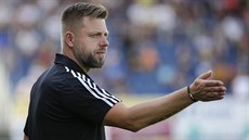 eskobudjovický trenér David Horej gestikuluje bhem utkání se Slováckem.