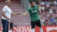 Jablonecký trenér Petr Rada (vlevo) podává vodu Vladimíru Jovoviovi bhem...