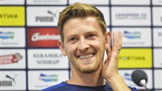 Plzeský stedopola odpovídá na tiskové konferenci ped pohárovým stetnutím s...