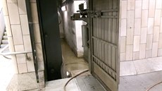 Metro Smíchovské nádra�í má problémy s de��ovou vodou. Te� se p�idala i ta...