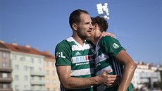 Fotbalisté Bohemians Jakub Podaný (vlevo) a Luká Hlka (vpravo) po vítzství...