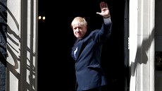 Nový britský premiér Boris Johnson vchází do svého oficiálního sídla (24....