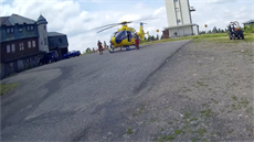 Chlapec měl na Klínovci těžký úraz, letěl pro něj vrtulník (20. července 2019)