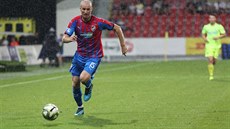 Plzeňský Michael Krmenčík v akci během utkání proti Karviné.