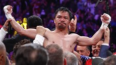 Filipínský boxer Manny Pacquiao slaví titul organizace WBA ve velterové váze.