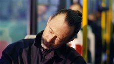 Thom Yorke jede pražskou tramvají v krátkém filmu Anima.