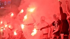 Příznivci Slavie zapálili ve druhém poločase ligového utkání s Olomoucí (1:0)...