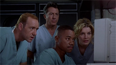 Kevin Spacey, Dustin Hoffman, Cuba Gooding Jr. a Rene Russo ve filmu Smrtící...