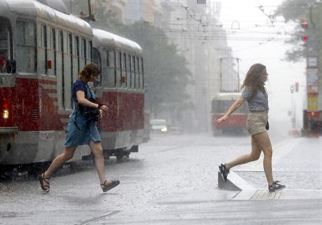 Prahou se prohnaly silné bouky, které v nkterých ástech metropole zpsobily...