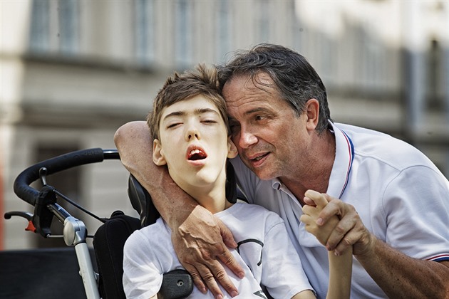 Umění v továrně na trubky. Příběhy lidí, jimž neštěstí přeskupilo životy