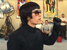 Mike Moh jako Bruce Lee ve filmu Tenkrát v Hollywoodu