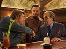 Brad Pitt, Leonardo DiCaprio a Al Pacino ve filmu Tenkrát v Hollywoodu (2019)