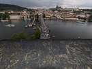 A�koliv se v posledn�ch dnech �e�� na Karlov� most� hlavn� graffiti nakreslen�...