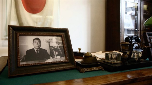 Fotografie japonskho diplomata iune Sugihary , kter zachrnil tisce id ped holokaustem.