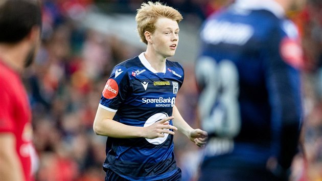 Noah, devatenctilet syn nkdejho norskho tonka Ole Gunnara Solskjaera, hraje za Kristiansund. V utkn proti Manchesteru United, kter trnuje jeho otec, debutoval za ko.
