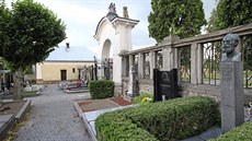há Maxmilián Novotný byl v roce 1910 prvním pohbeným na árském hbitov v...
