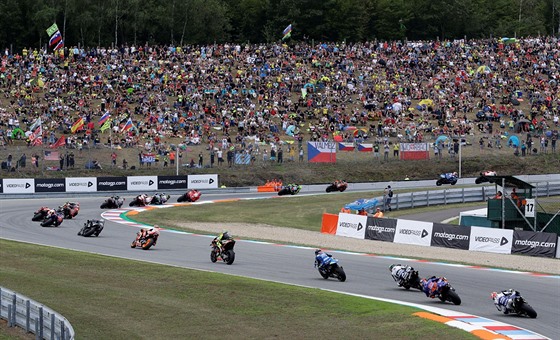 Závod MotoGP na okruhu v Brně.
