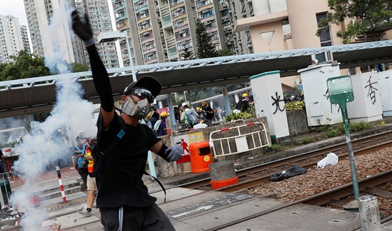 Protivládní stávka v Hongkongu v pondlí ochromila vlakovou, autobusovou i...
