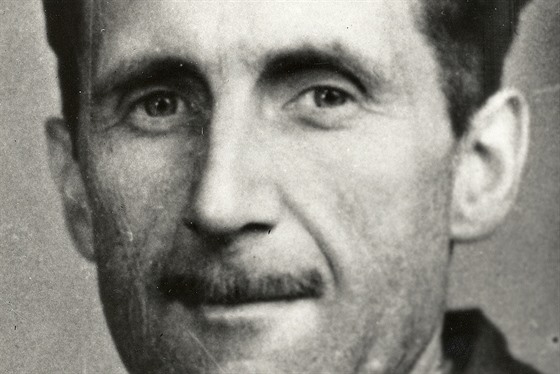 Britský spisovatel George Orwell v roce 1943. Tsn ped svou smrtí (v roce...
