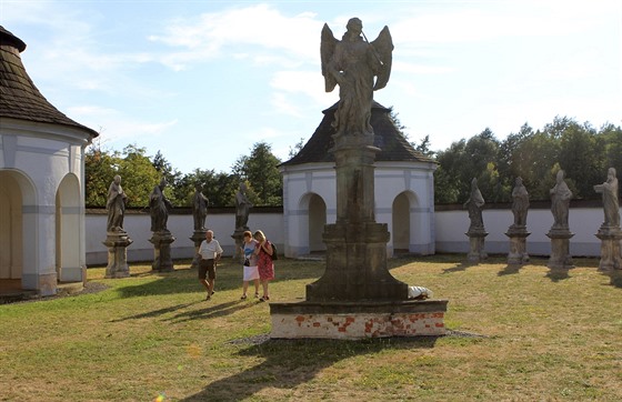 Na žďárském Dolním hřbitově si mohou návštěvníci prohlédnout originály osmi...