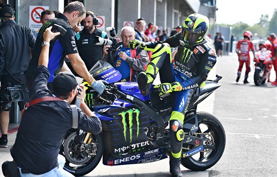 Valentino Rossi ped kvalifikací na Velkou cenu eské republiky v roce 2019