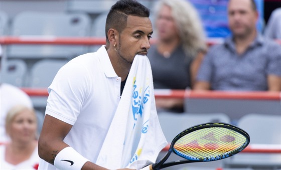 Nick Kyrgios v duelu s Britem Kylem Edmundem.