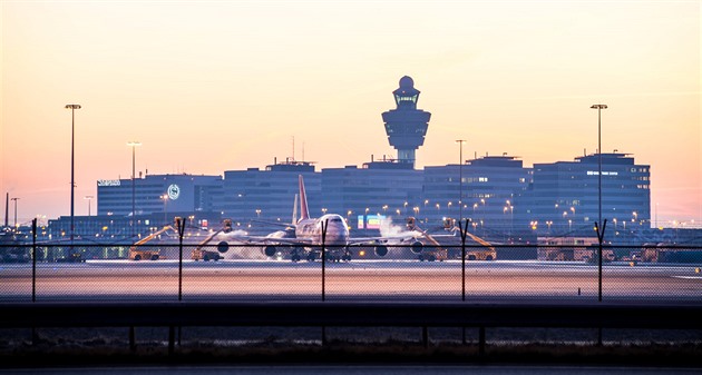 Aerolinky neuspěly. Amsterdam kvůli emisím může omezit provoz svého letiště