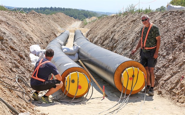 Stavba horkovodu se zpozdila, teplo z Temelína začne proudit až letos