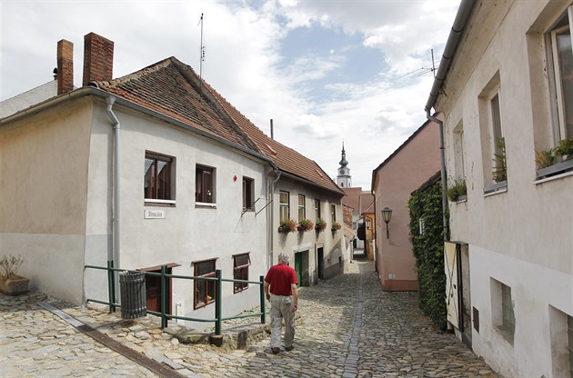 Mnohé ulice a chodníky jsou vak pkn opraveny, na návtvníky dýchne...