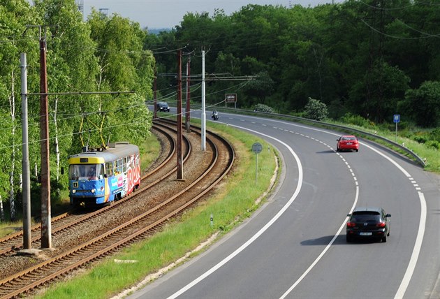 Tramvajová linka spojuje Most a Litvínov.