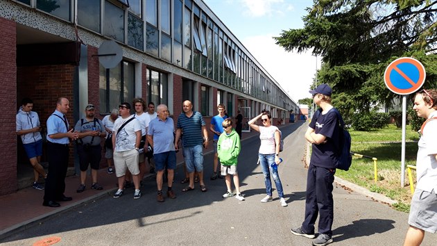 Dnes se konala Záitková turistika, v rámci které se lidé svezli Retrobusem do Garáe Klíov. Zde se uskutenila velmi zajímavá exkurze, kde si lidé mohli prohlédnout její zázemí a dozvdt se zajímavosti z provozu autobus. Po jejím skonení vechny úas