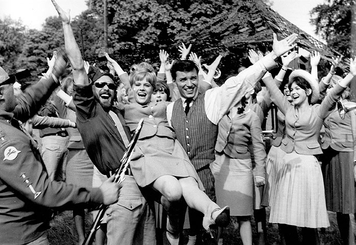 Waldemar Matu�ka, Eva Pilarová a Karel Gott na filmovém plátn�