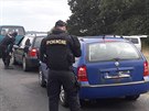 Policist kontroluj astnky technoparty v zpadoeskm kov (3. srpna...