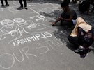 Indití aktivisté protestují proti zruení zvlátního statusu Kamíru. (7....