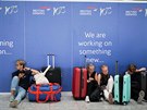 „Pracujeme na něčem novém,“ hlásá reklama British Airways za zády naštvaných...