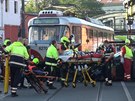 V Nuslích vykolejila tramvaj po sráce s autem