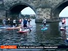 V Praze na Vltav zakou paddleboardy